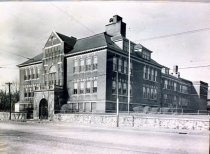 Gates Lane School exterior